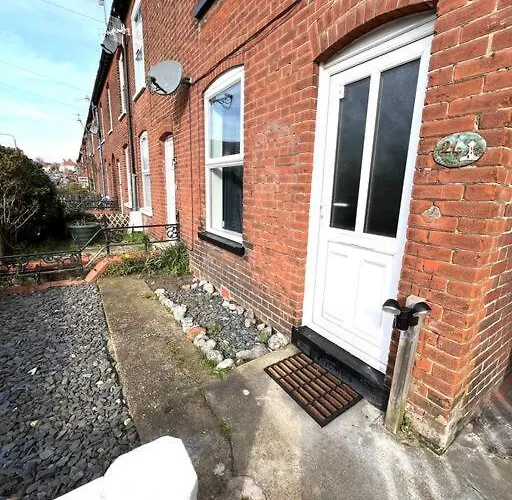 3 Bed Terrace In Central Cromer, Close To Beach