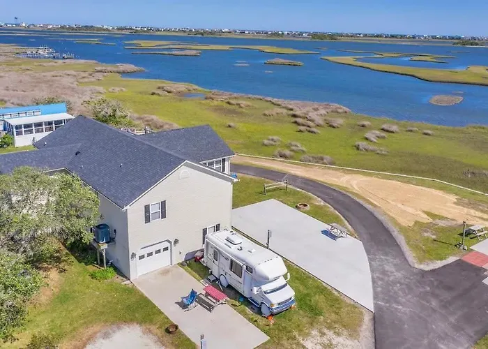 Surf City Serene Waterfront Vacation Home