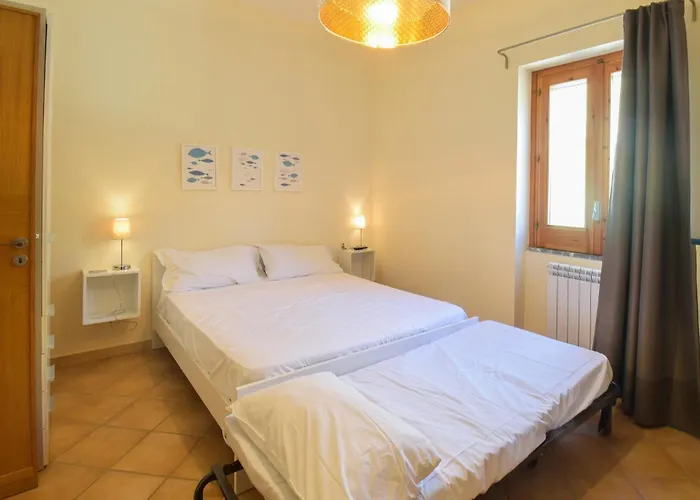 3 Bedroom Gorgeous Home In Mondragone