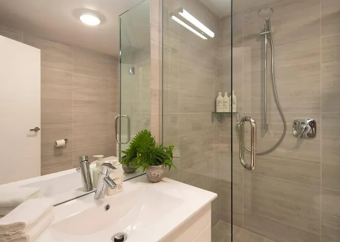 Hillside Villa 2- Walk To Town- Ac- Free Parking