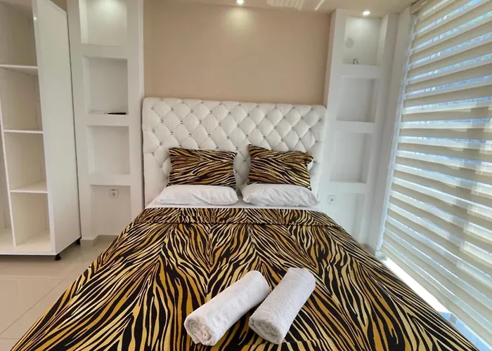 Queen Kodre Apartments