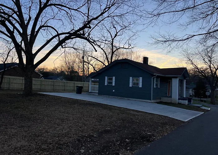 Mid Century 1/4 Mile To Downtown Main Street - Breweries, Coffee, Dining, Shops