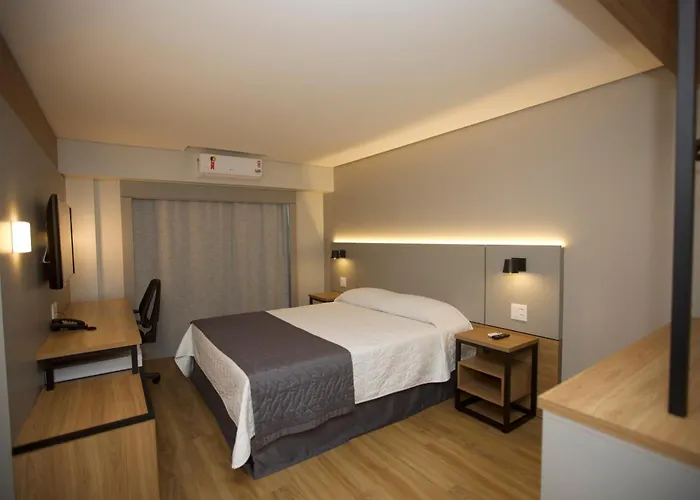 Hotel com vista: Mogano Business Hotel- Eletroposto