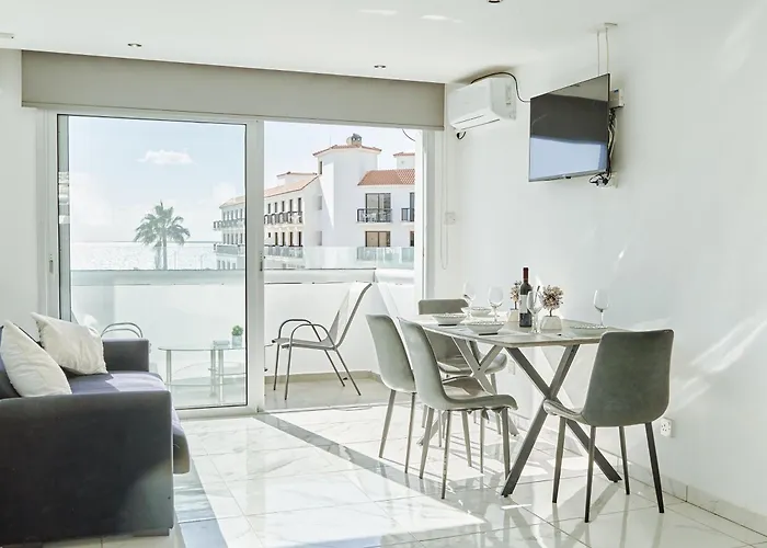 Nissi Avenue Suites