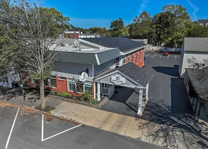 Hotel with view: Downtown Dover Inn