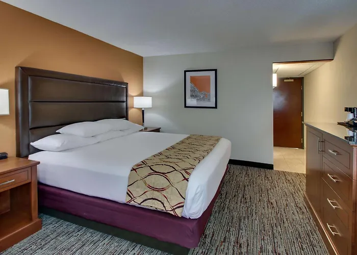 Drury Inn & Suites Evansville East