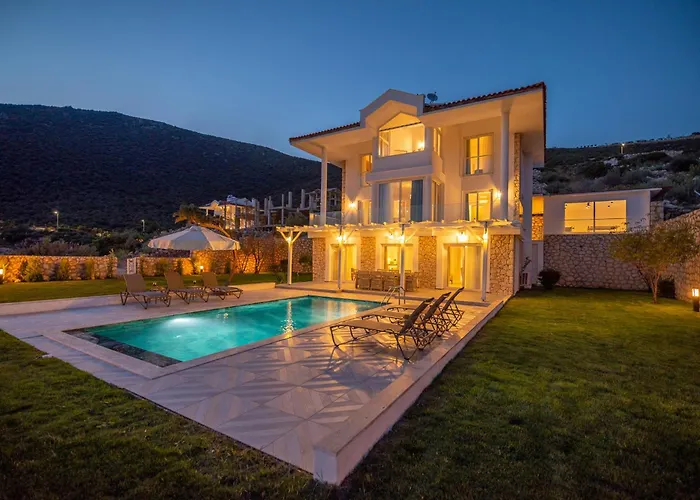 Beachfront Sari Villa With Private Swimming Pool