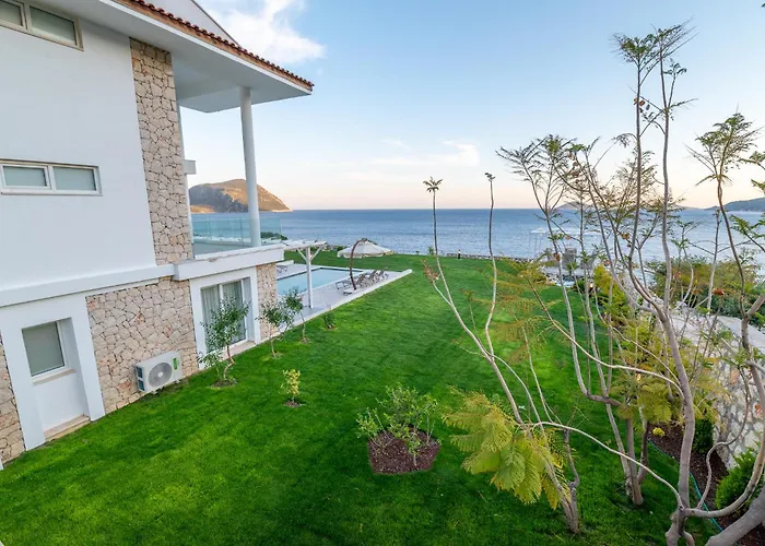Beachfront Sari Villa With Private Swimming Pool