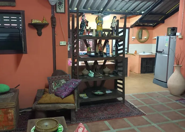 Guest house: Teak House Chiang Mai