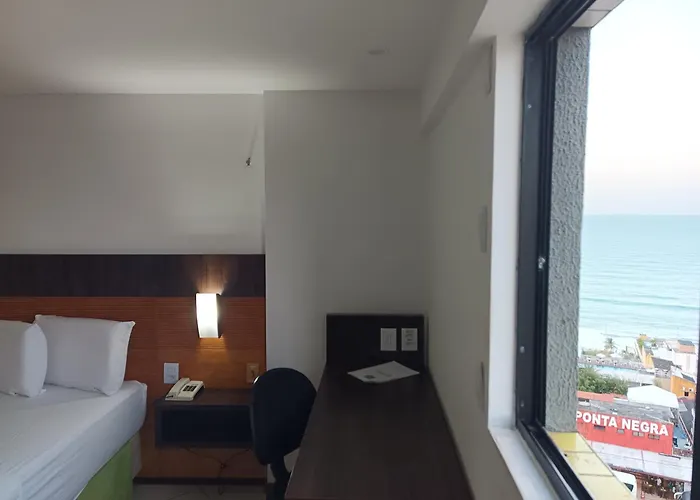 Plaza requinte, conforto e vista para o mar