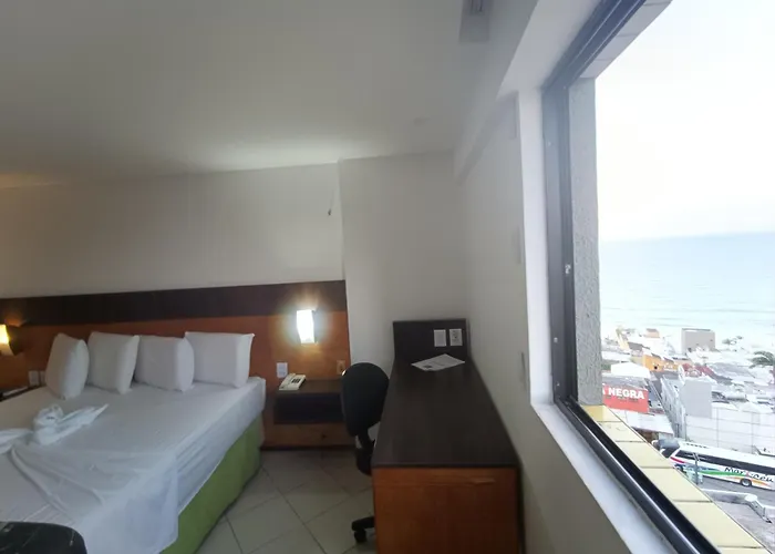 Plaza requinte, conforto e vista para o mar