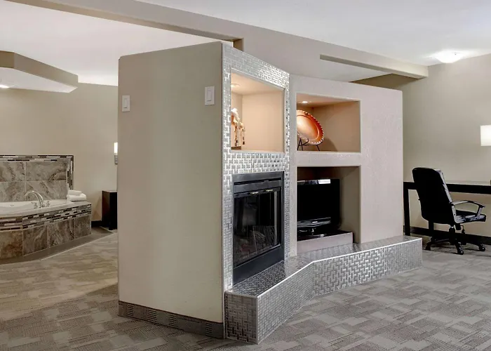 3 star hotels Days Inn By Wyndham Medicine Hat