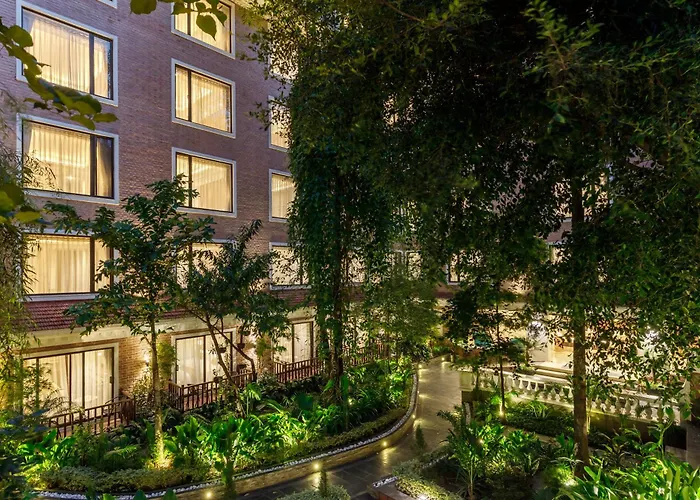 Luxury hotel only: Hotel Thrive, A Tropical Courtyard