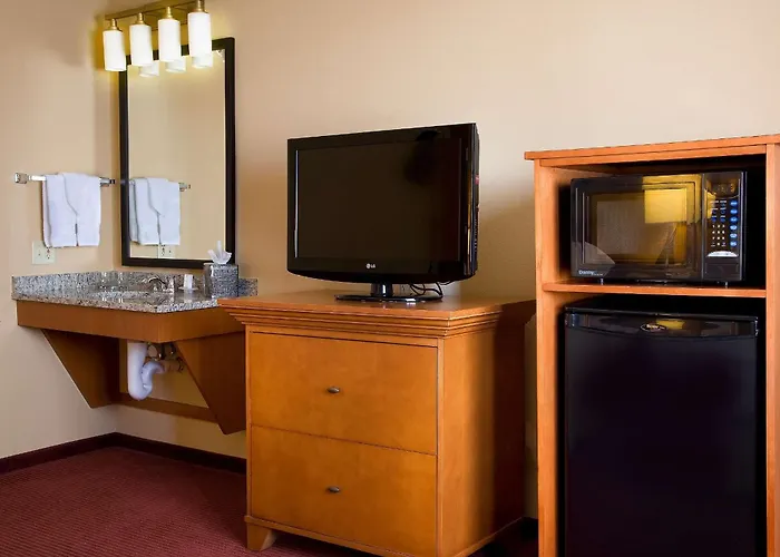 Cheap hotel: Embassy Suites By Hilton Kansas City International Airport