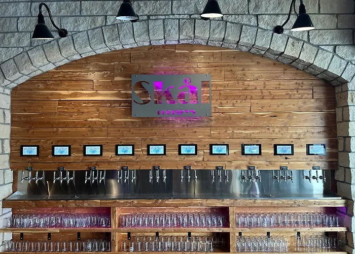 Hotel with pool: Bluemont Hotel