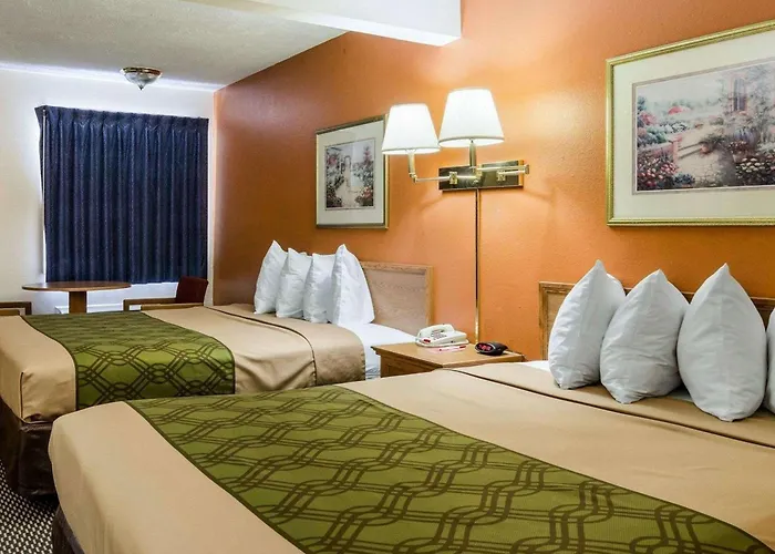 Econo Lodge Lawrence Near University