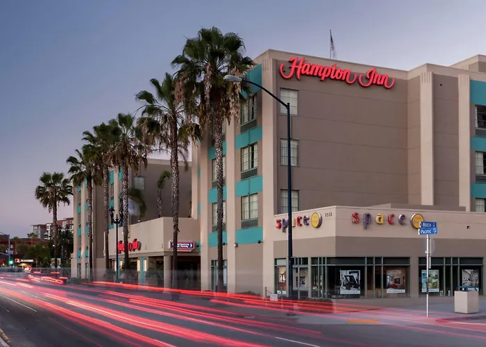 Hotel with pool: Hampton Inn San Diego Downtown