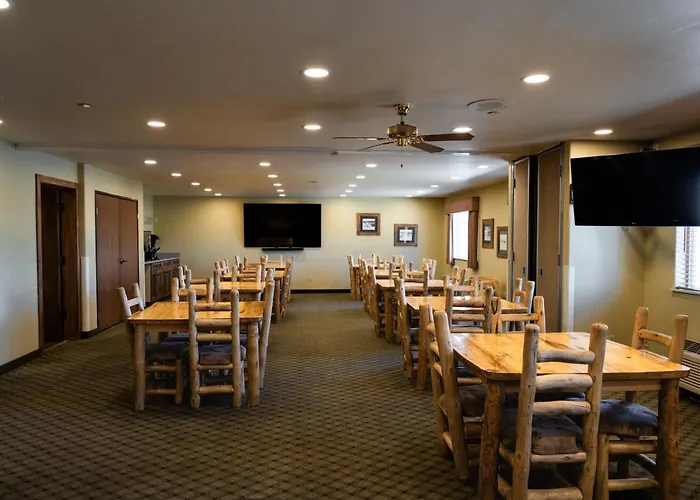 Pinedale & Suites
