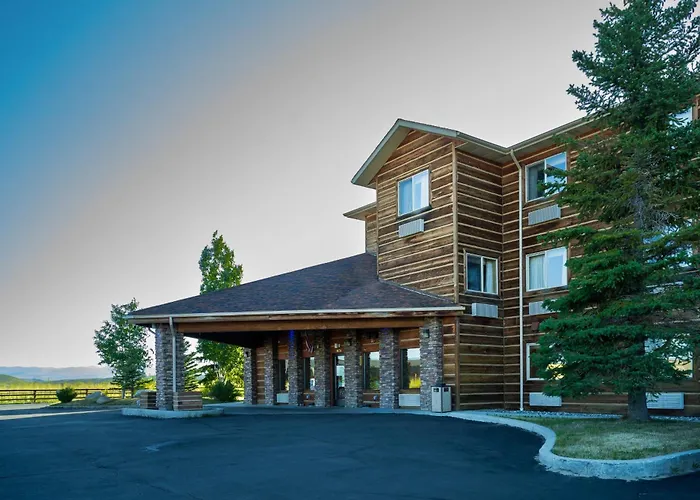 Pinedale & Suites