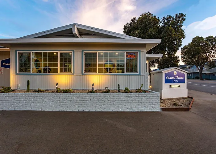 Cheap hotel: Coastal Breeze Inn