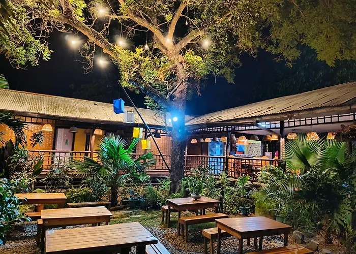 Lokal Hut Bed And Breakfast