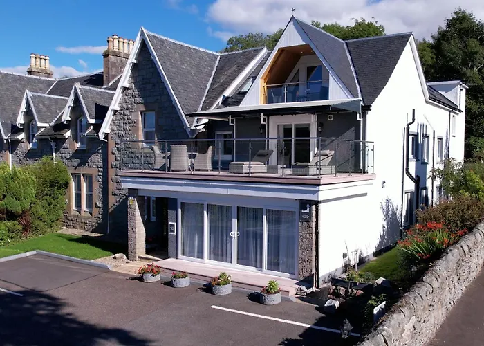 Lochiel Villa Guest House