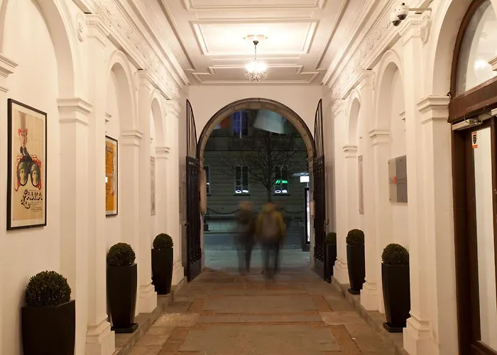 Tiffi Old Town Hotel