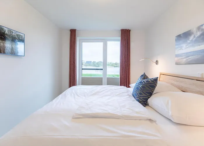 Ferienwohnung Nordseetraum direkt am Nordseedeich mit Blick auf den See