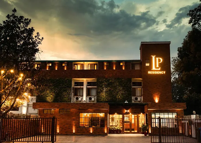 Hotels With Four Stars Lp Residency