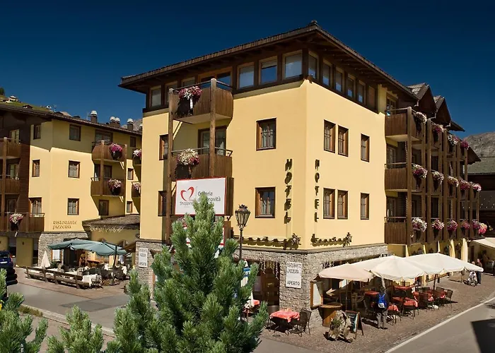 Hotel Ping Pong: Hotel Touring