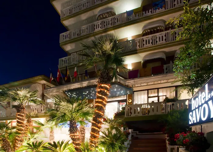 Hotel con piscina: Hotel Savoy