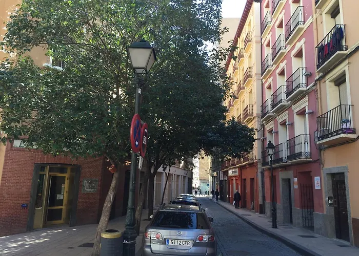 Alquiler de vacaciones: Apartamentos Auhabitat Zaragoza, edificio de apartamentos turísticos con facilidad de parking