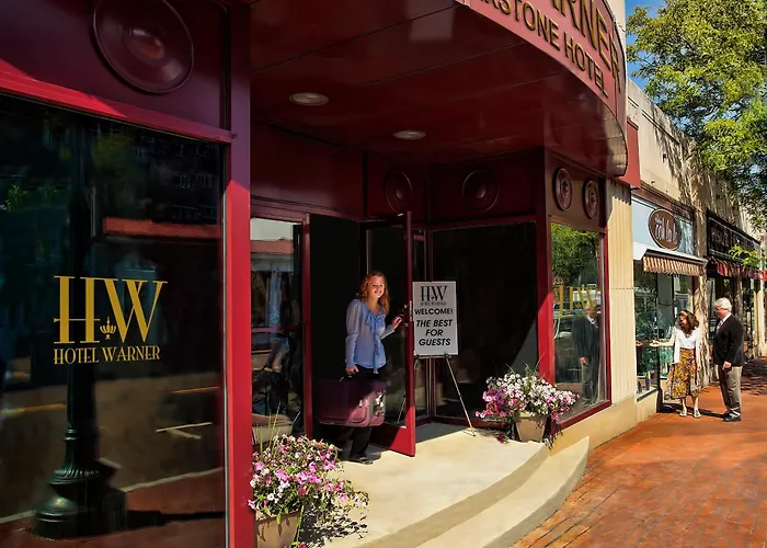 Hotel: The Hotel Warner