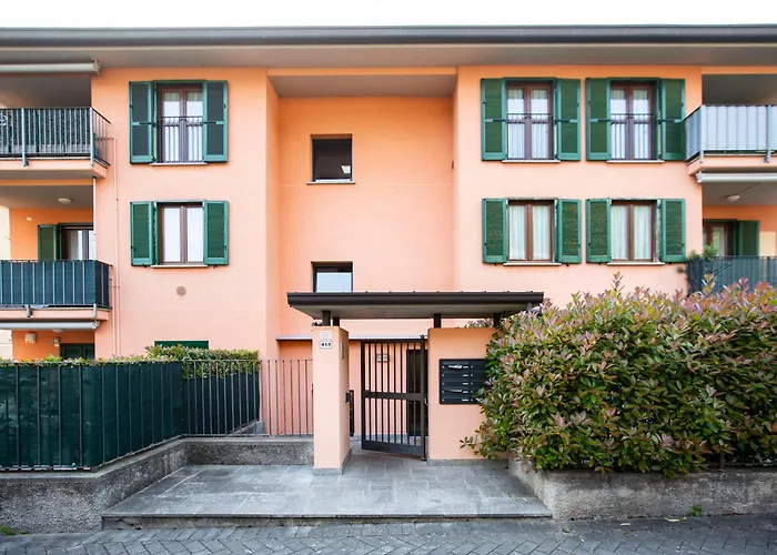 Lake Como Getaway - Central, Lake Nearby - Parking & Private Garden