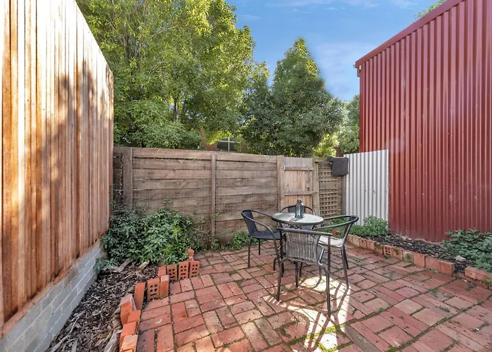Melbourne Guest House With Parking And Courtyard