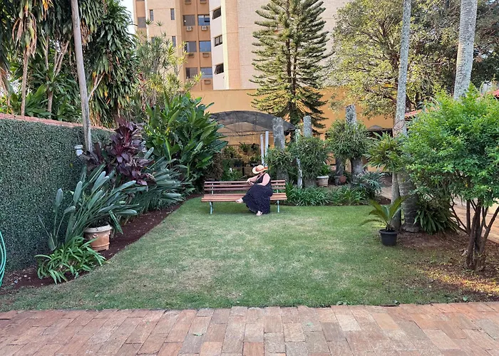 Casa da Vó Loy e seu espaço verde