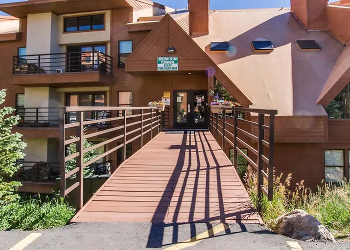 Villa: Buffalo Village Condo & Treetop Hideaway