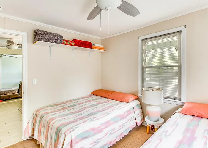 Charming Shallotte Home ~ 4 Mi To Ocean Isle Beach