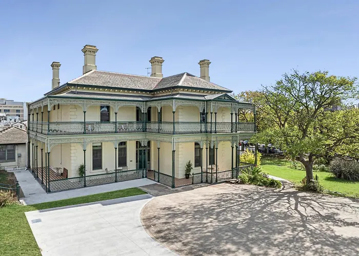 Myers Manor I Geelong Cbd