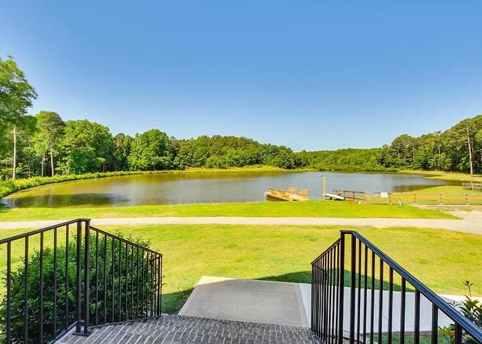 Lakeside Farm Sanctuary! 30-Acre Benson Retreat
