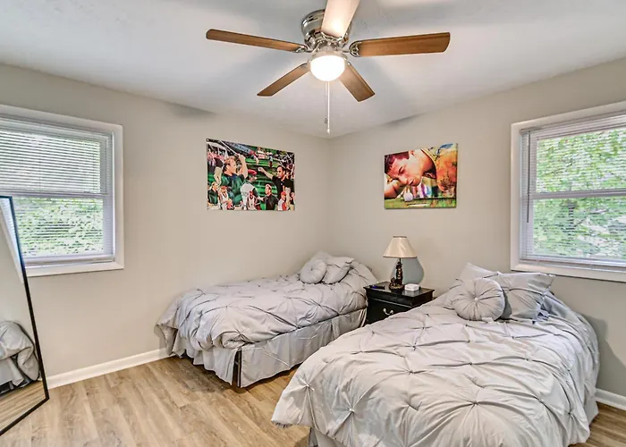 < 2 Mi To Golf Course: Pinehurst Home W/ Deck!