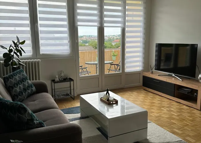 Appartement Chaleureux Et Spacieux T3