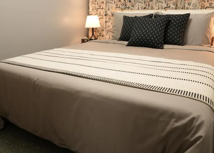 Cheap hotels Avon