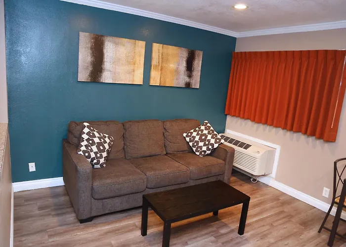 Anaheim Executive Inn & Suites