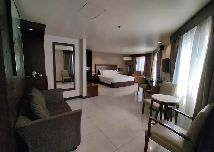 Hotel con piscina: Mandarin Plaza Hotel