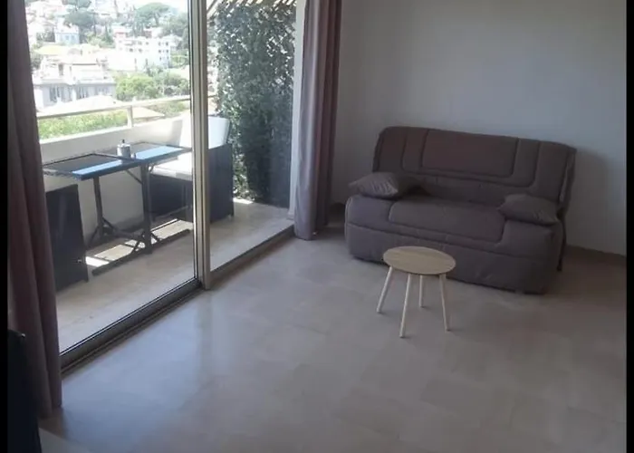 Antibes Beau Studio Lumineux