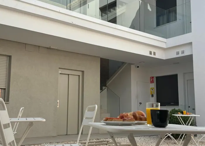 Medina Homes Puente