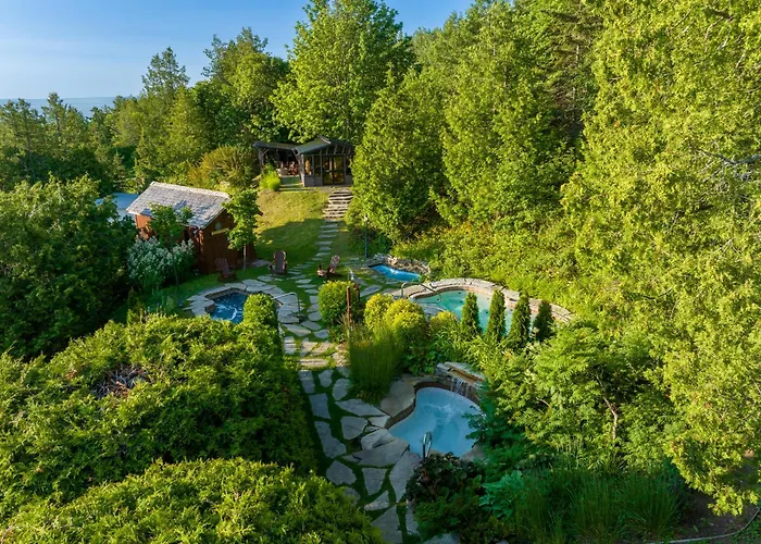 Luxury hotel only: Auberge Des Falaises