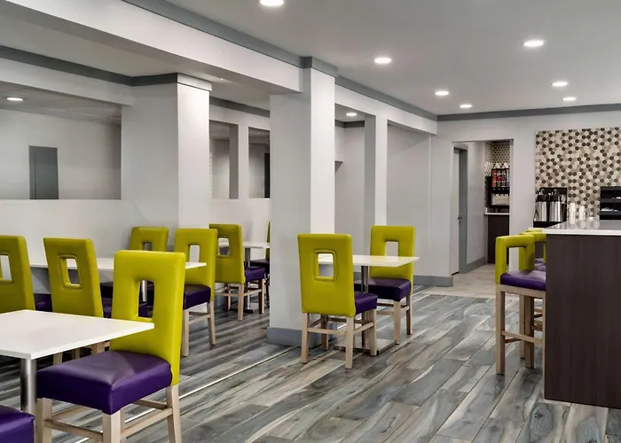 Cheap hotels La Quinta Inn Birmingham - Inverness