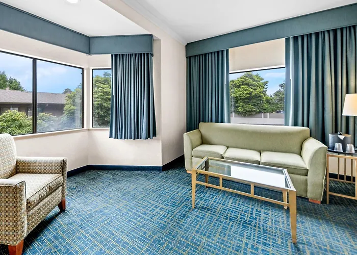 Hotel near College: Best Western De Anza Inn